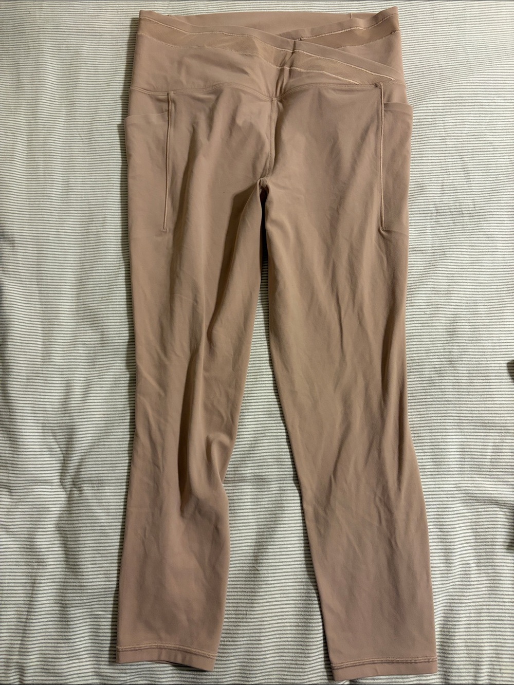 Athleta Salutation Stash High Rise Mesh Crossover 7/8 Leggings - Mocha Latte - L - Picture 5 of 7